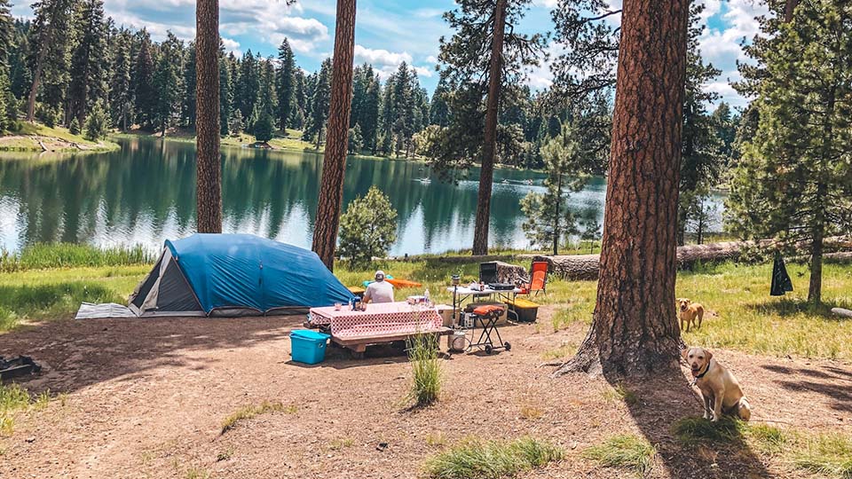 Conseils d'installation des tentes de camp d'été