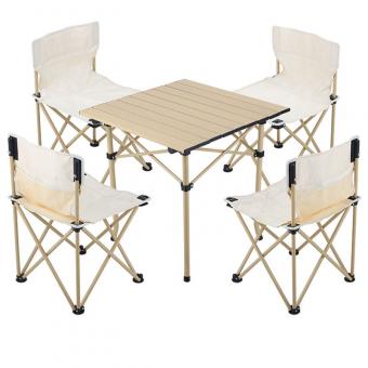 table et chaises pliées