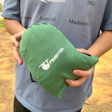 Hamac de camping portable en nylon résistant pour 1 à 2 personnes, idéal pour la randonnée. 