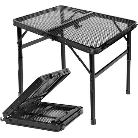 Table pliante portable Grid avec pieds réglables en hauteur, idéale pour le camping et les barbecues en extérieur.