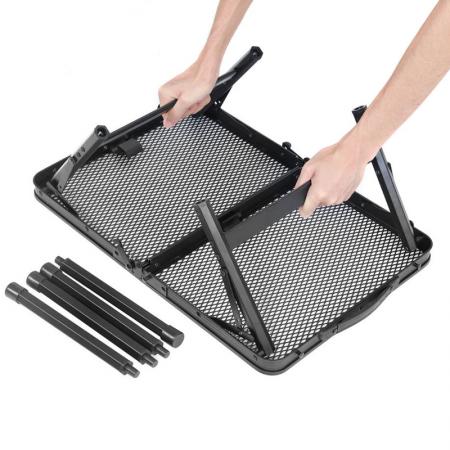 Table pliante portable Grid avec pieds réglables en hauteur, idéale pour le camping et les barbecues en extérieur.